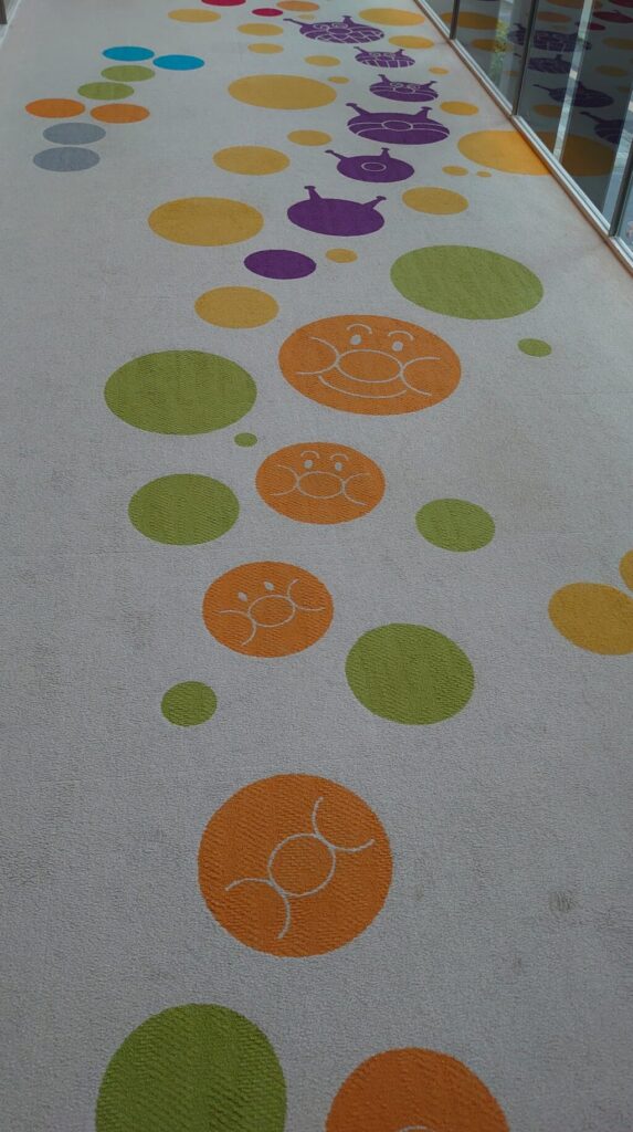 アンパンマンミュージアムの地面