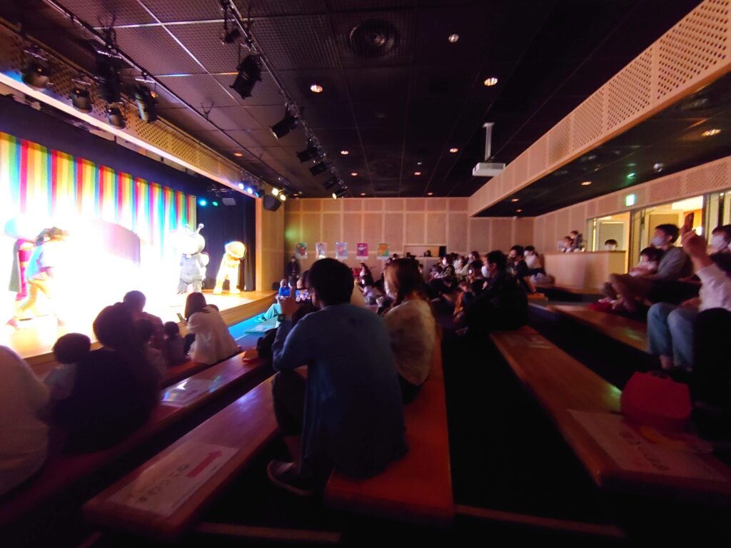仙台アンパンマンのステージショー客席