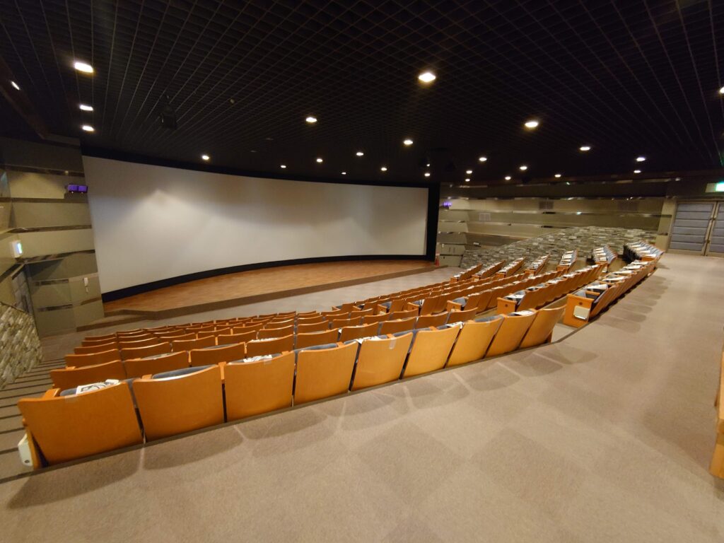 日光自然博物館のステージ