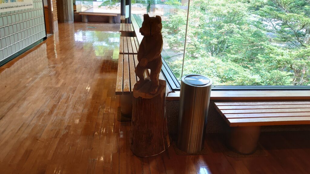 木彫りの熊の模型