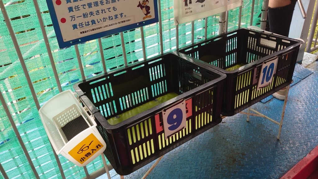 スピンターンコースターの荷物受け