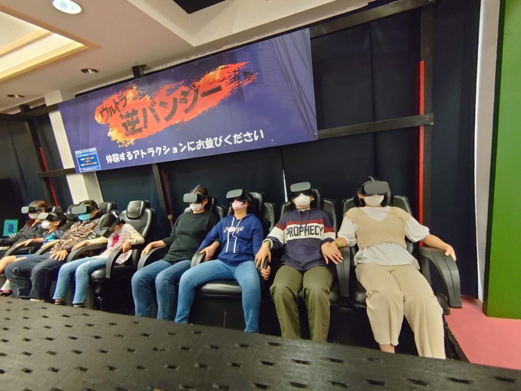 アトラクションのウルトラ逆バンジー