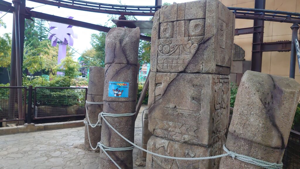 SHINPI（シンピ）の石像