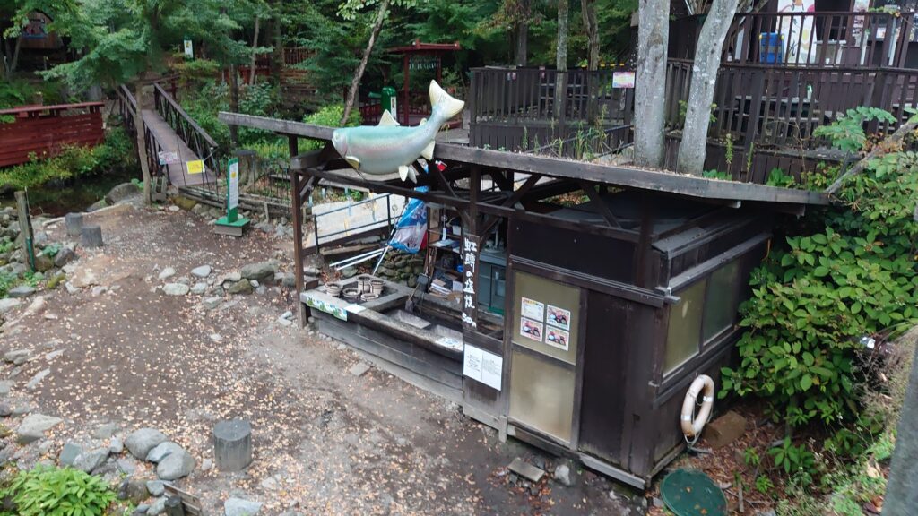 釣り堀の建屋