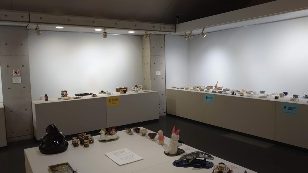 益子陶芸美術館の学生展示