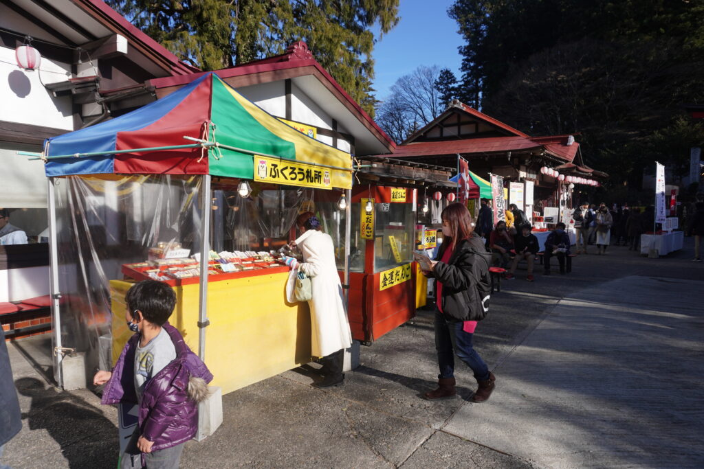 神社に並ぶ屋台