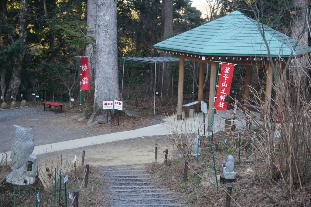 福ふくろうロード階段