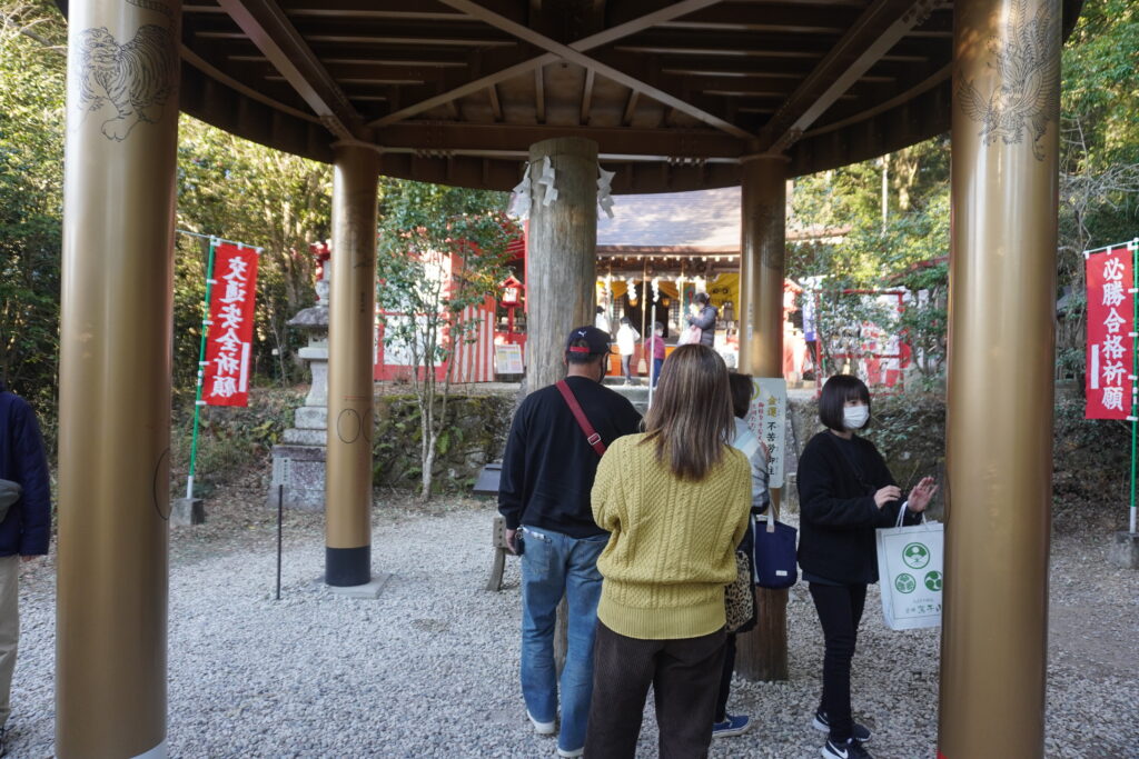 願い柱遠くから