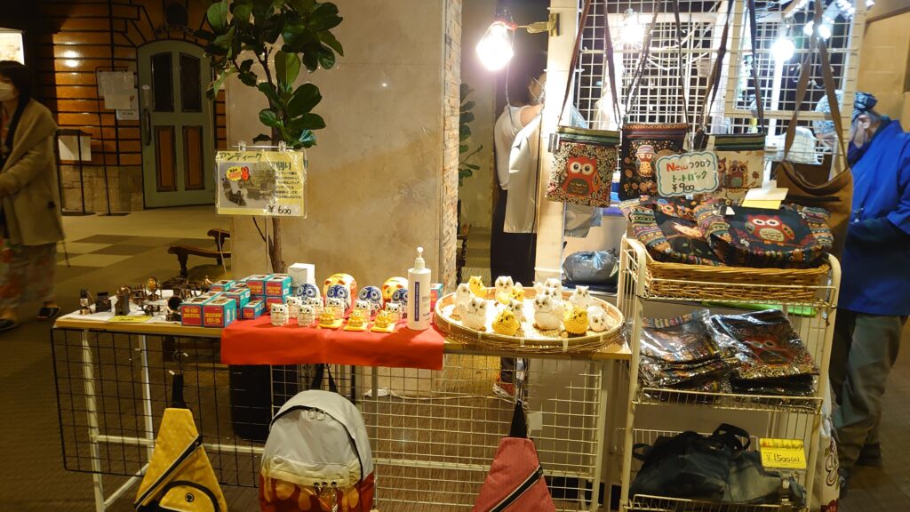 朝のエレベーターホール前