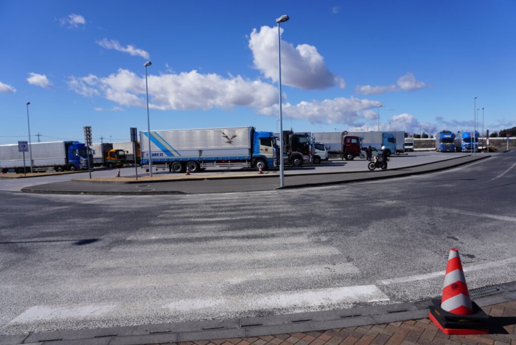 トラック駐車場