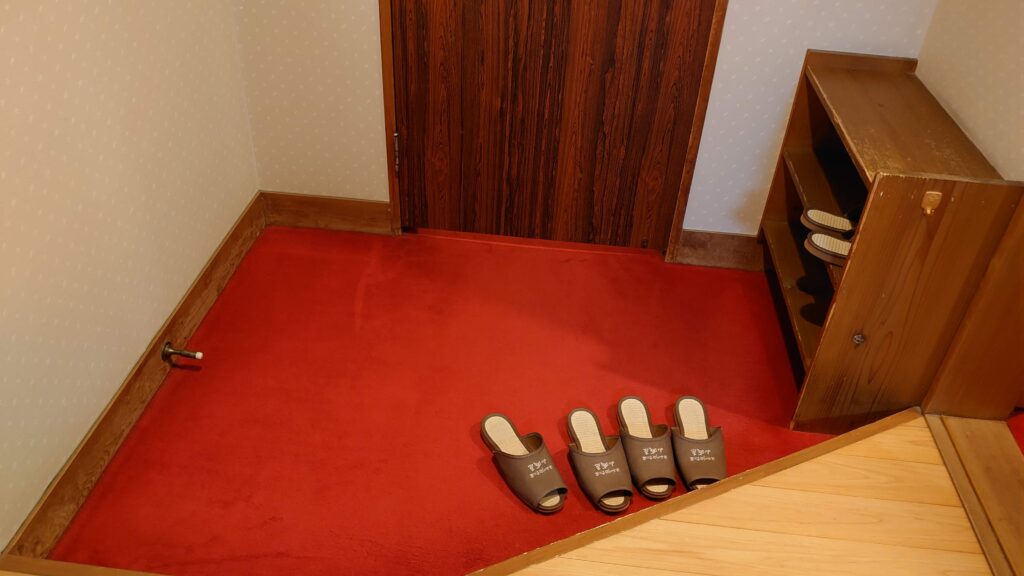 白雲の宿のお部屋の玄関