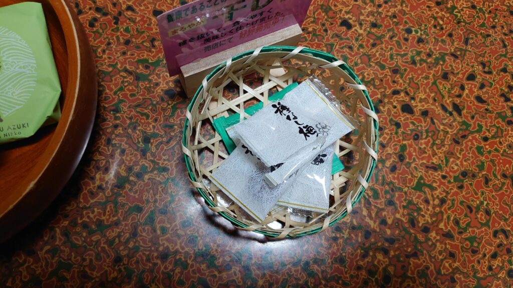 白雲の宿のお部屋のお菓子1