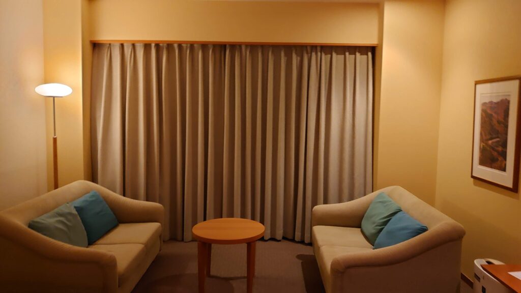 「ツインリンクもてぎ」のお部屋ソファ