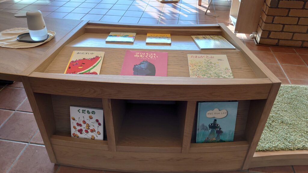 「ツインリンクもてぎ」のロビー絵本