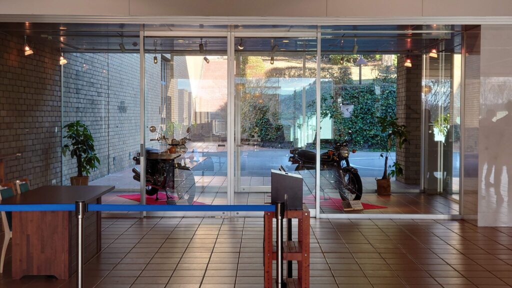 「ツインリンクもてぎ」の正面展示バイク