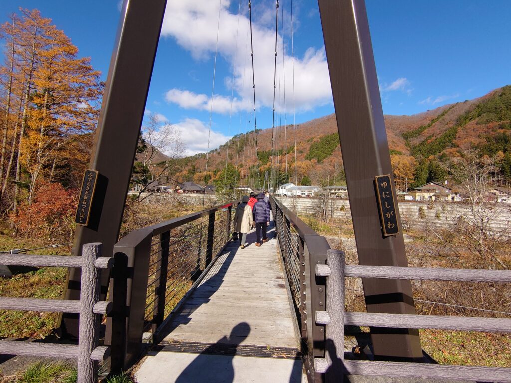 水の郷観光センターの吊り橋