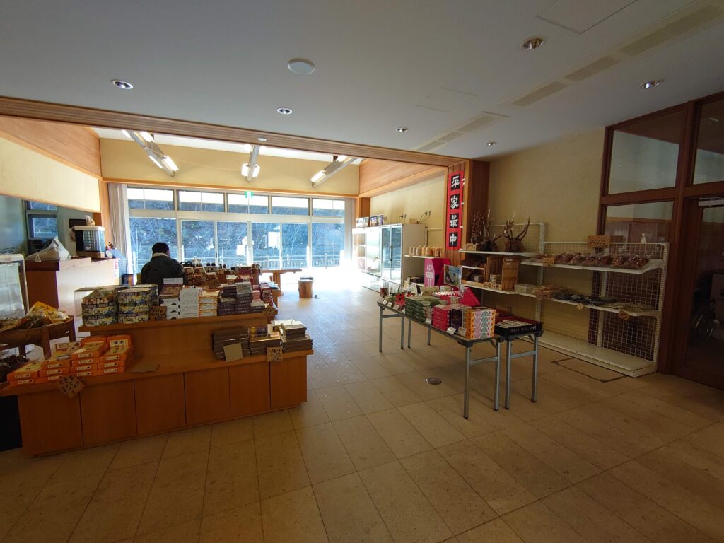 水の郷観光センターの店内