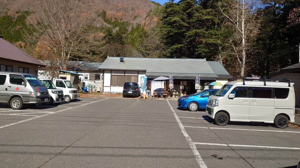 「平家の郷」の駐車場