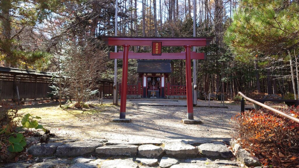「平家の郷」の鳥居