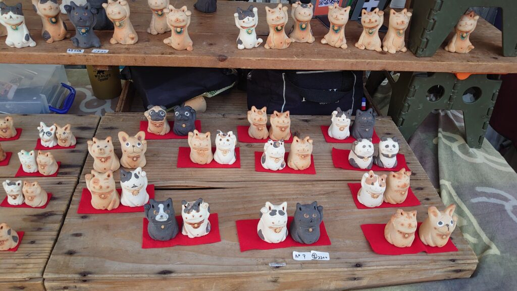 陶器市の招き猫