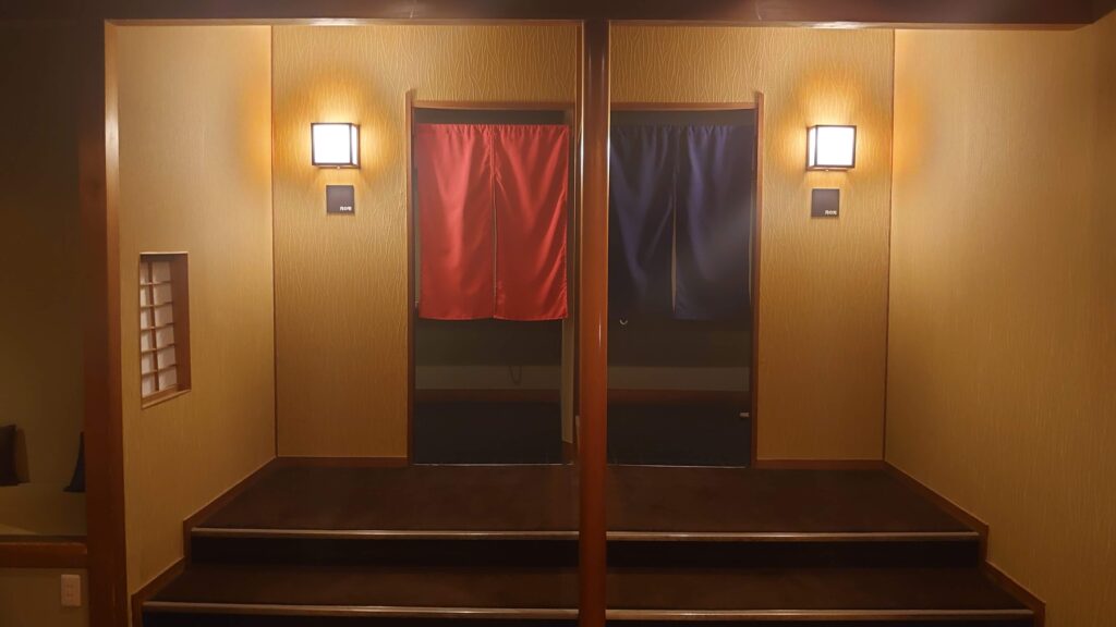 女湯と男湯の温泉の入口