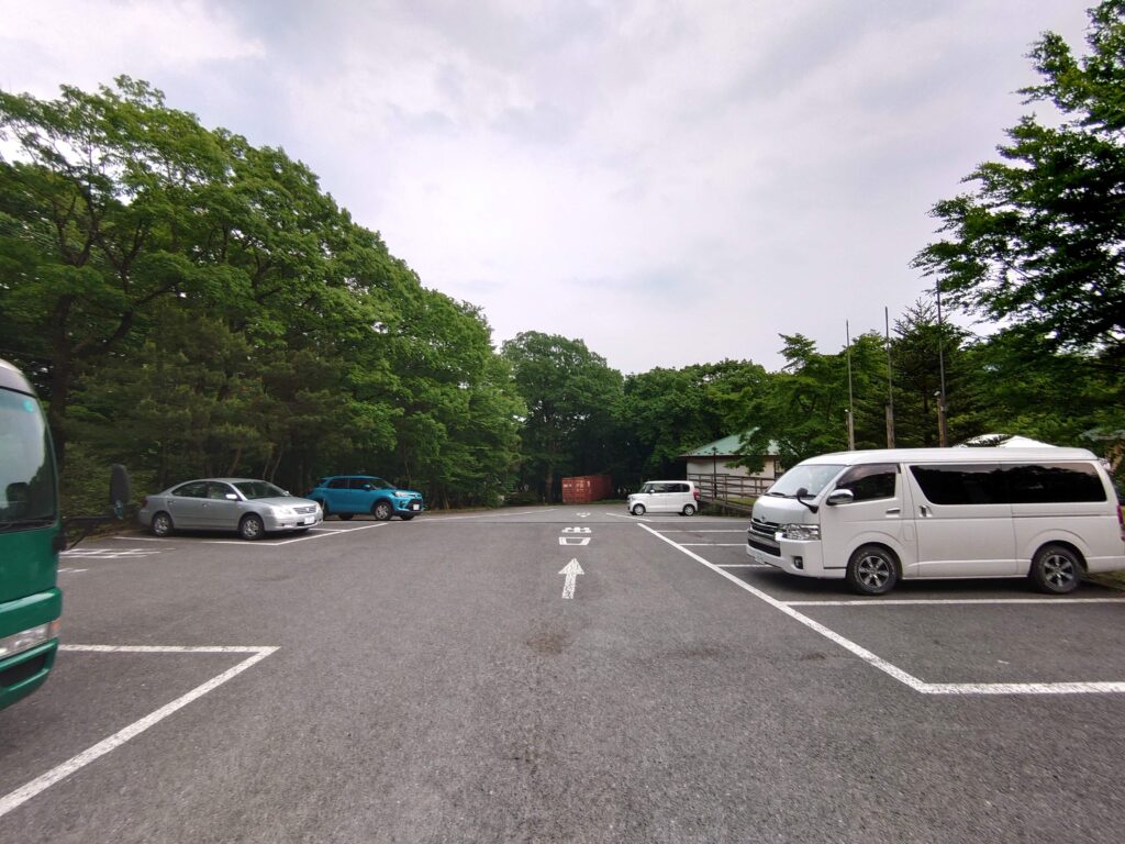 テンゲルの駐車場の下側