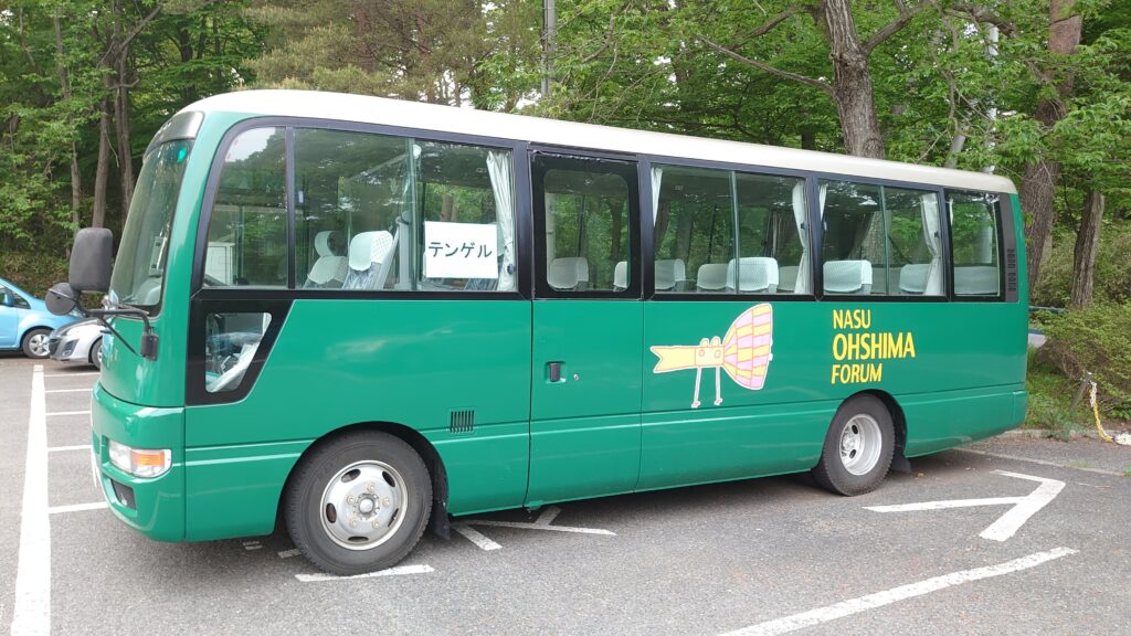 テンゲルの送迎バス