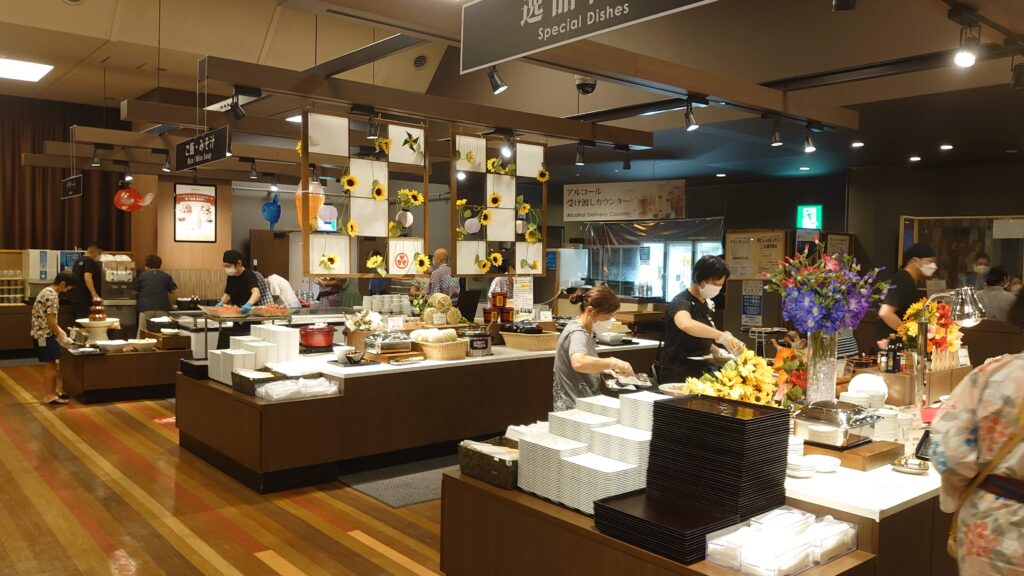 夕食バイキング全景