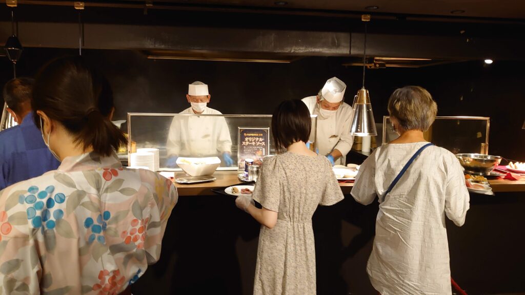 ステーキを調理している様子