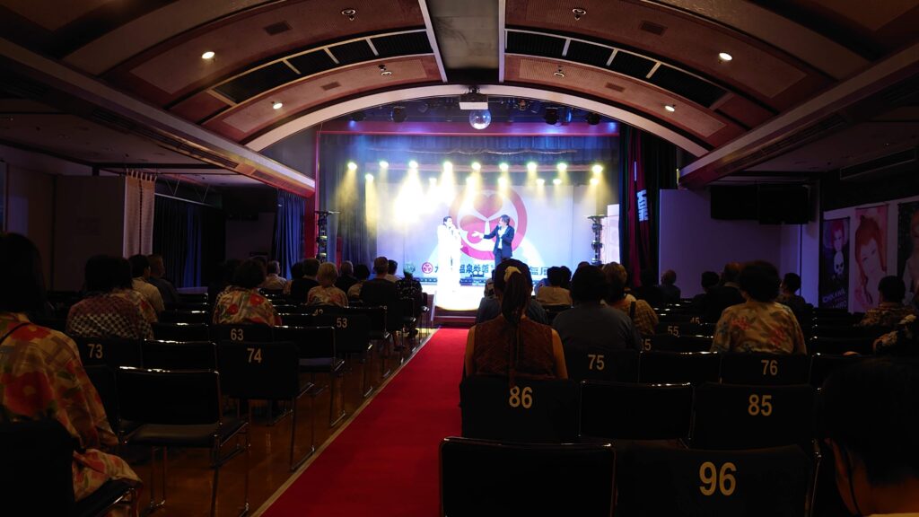 鳳凰座の歌謡ショー