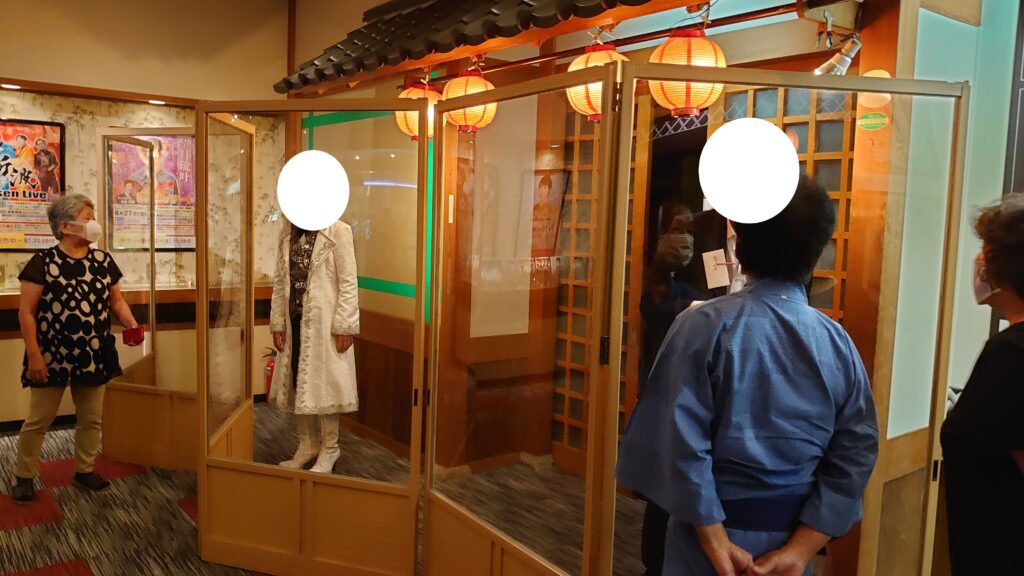 ガラス越しのコミュニケーション