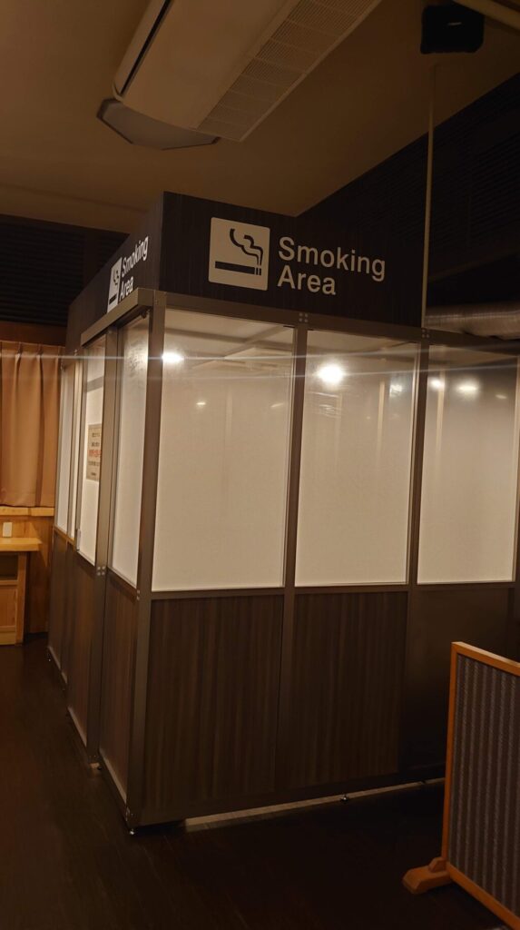 ロビーの喫煙所