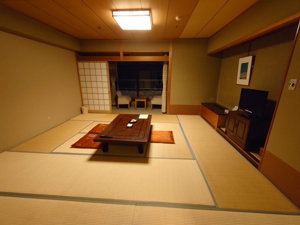 ホテルの客室12畳
