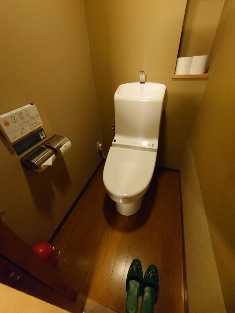 シャワートイレ