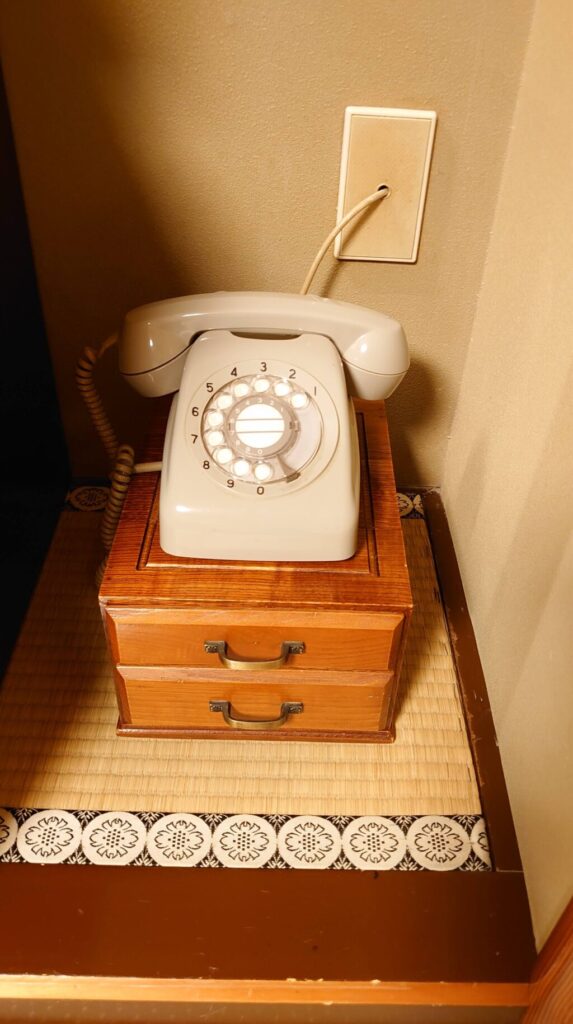 ダイヤル式の電話