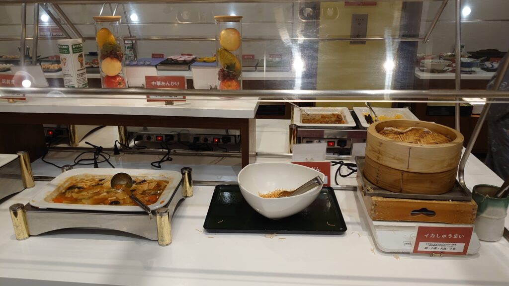 あんかけ焼きそばとイカしゅうまい