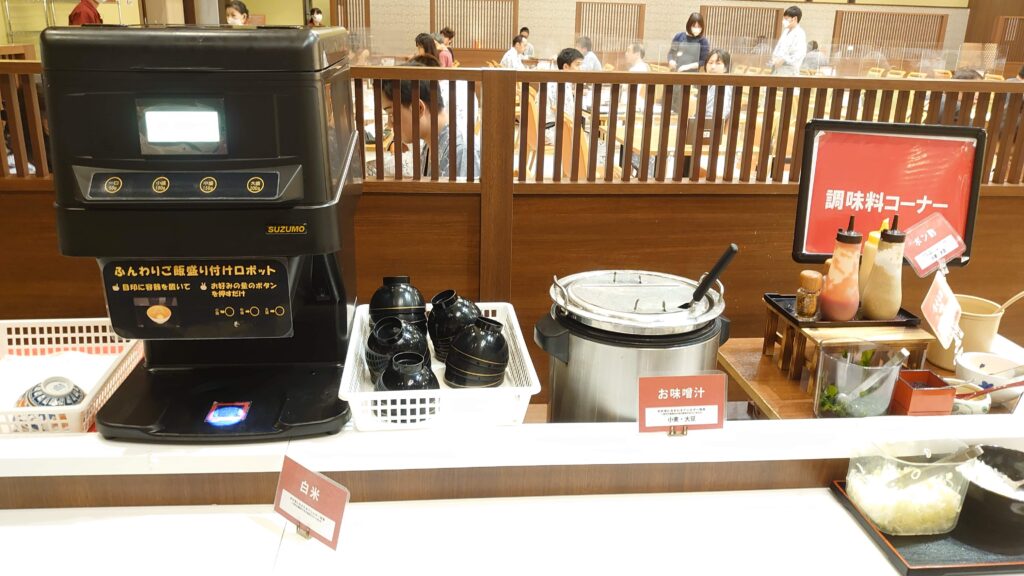 ご飯盛り付けロボットとお味噌汁