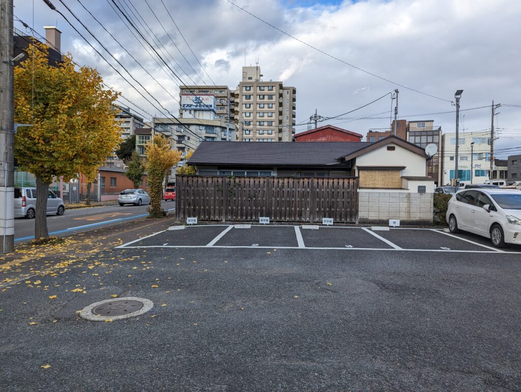 岩手屋の駐車場