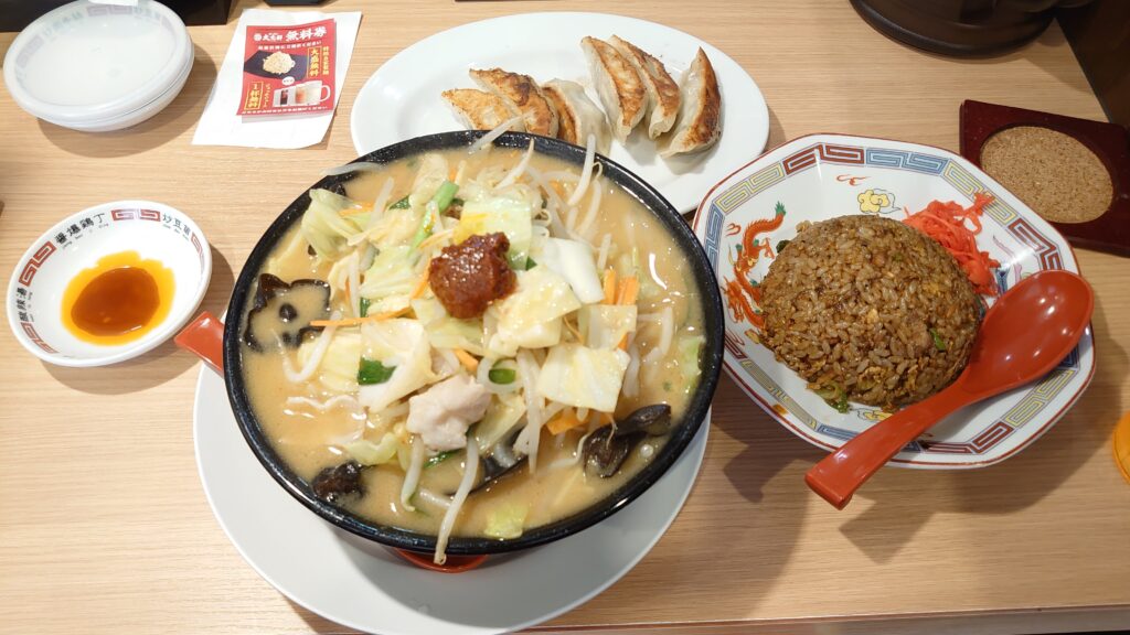 ラーメンとチャーハン、餃子セット