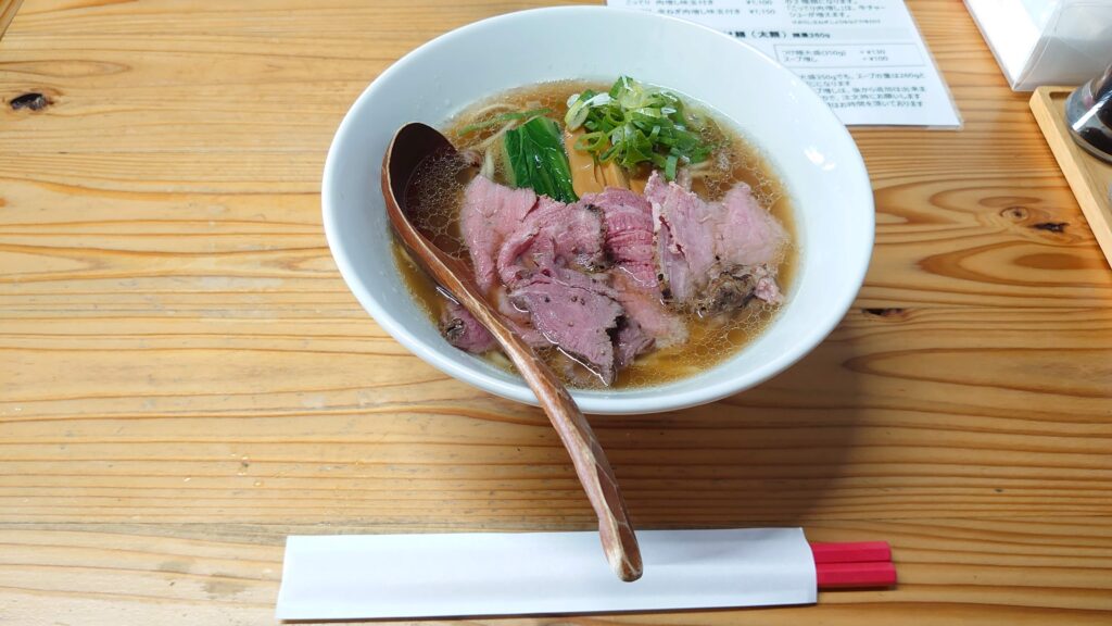 麺榮 王様のラーメンのあっさりしょうゆラーメン