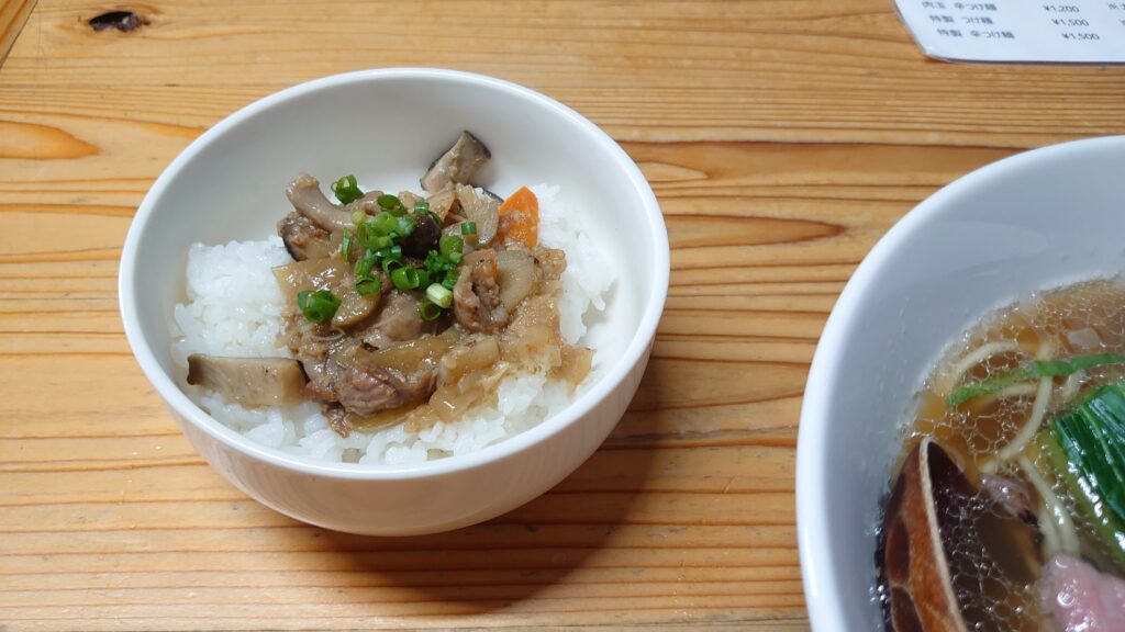 麺榮 王様のラーメンの牛すじ丼