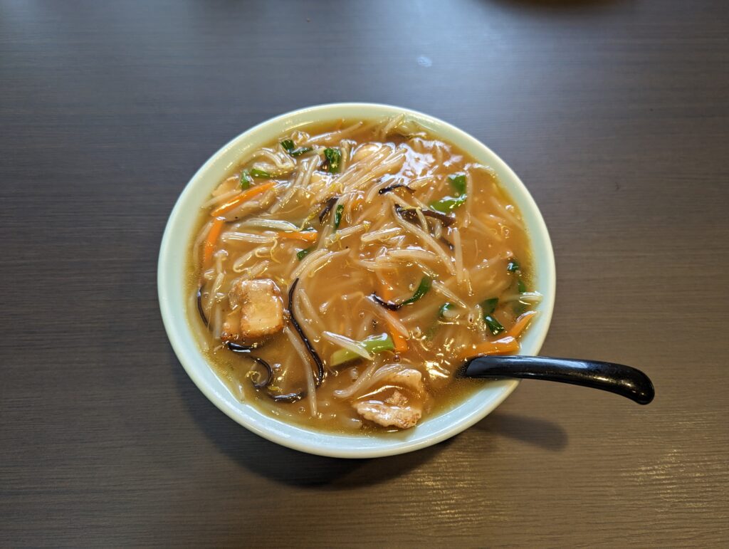 東峰飯店のもやしラーメン