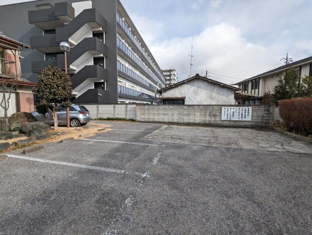 東峰飯店の駐車場