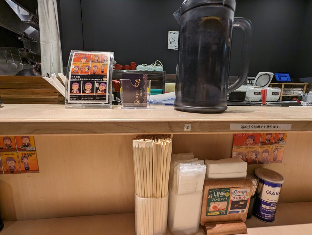 鯛塩そば灯花のカウンター