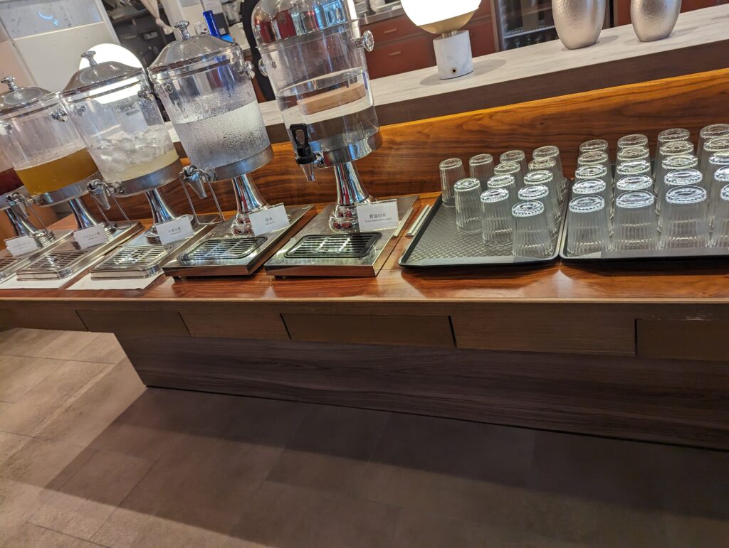 ドゥエイタリアンのお冷や