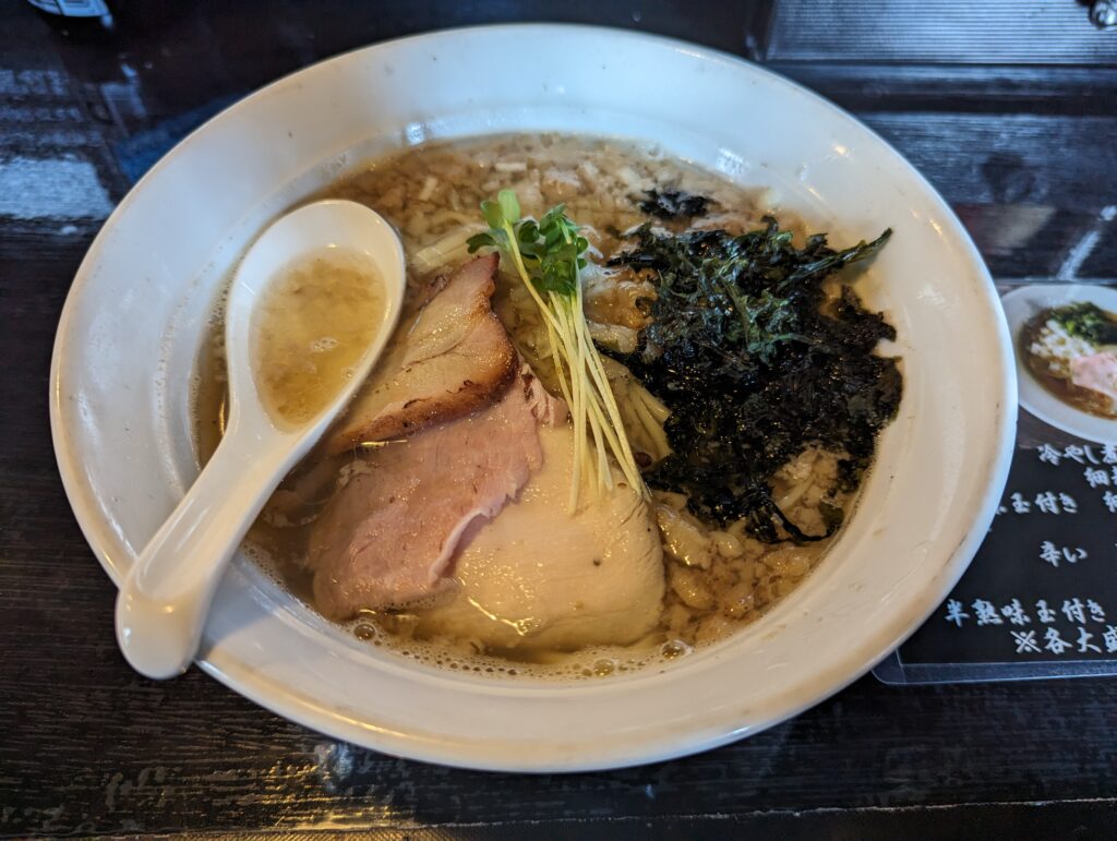 架論の背脂煮干しラーメン